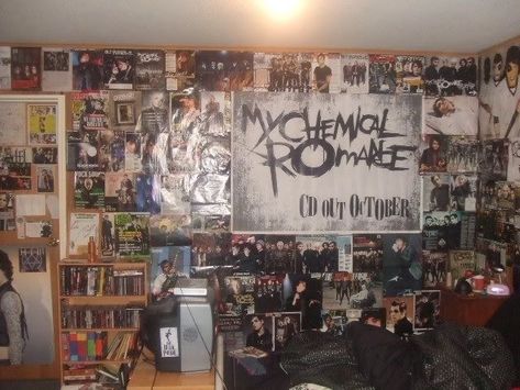 My Chemical Romance Room Ideas, Emo Scene 2000s Room, Mcr Room Decor, Emo Room Inspo 2000s, Metalhead Room Ideas, Mcr Bedroom, 2000s Emo Bedroom, Emo Room 2000s, Metalhead Bedroom