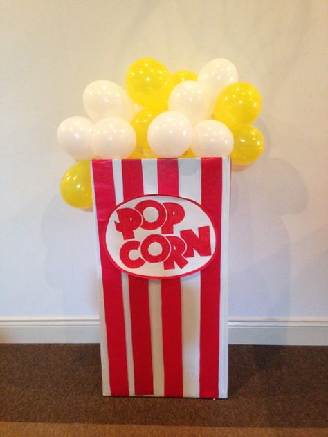 Awesome balloon popcorn decoration at a Movie Night birthday party!  See more party ideas at CatchMyParty.com! Balloon Popcorn, Movie Theater Party, Popcorn Decorations, Circus Vintage, Movie Night Birthday Party, Movie Birthday Party, Movie Themed Party, Backyard Movie Nights, Popcorn Party