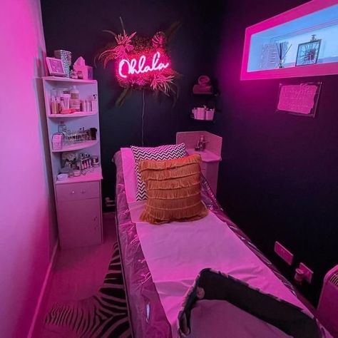 Lash Corner Set Up, Lash Room Decor Pink, Lash Shop Ideas, Pink Wax Room, Waxing Salon Decor, Lash Tech Ideas, Waxing Room Ideas Estheticians, Wax Room Ideas, Lash Decor Ideas