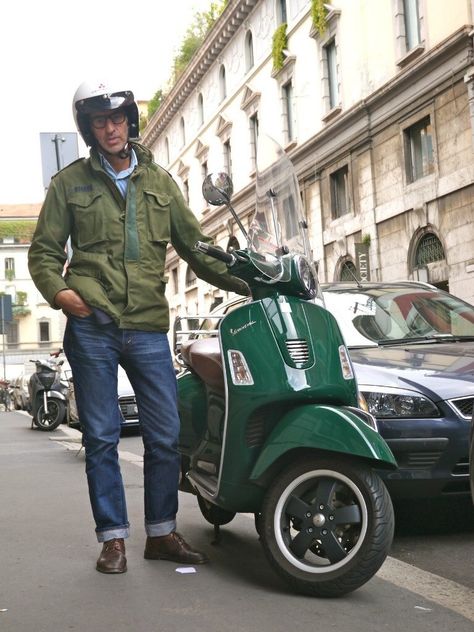 Vespa Outfit, Vespa Gtv, Outfit Herren, Vespa S, M65 Field Jacket, Pool Party Outfits, Vespa Gts, Elegant Blazers, Milan Street Style