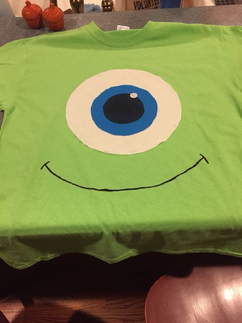 DIY Mike Wazowski costume for homecoming week! Diy Mike Wazowski Costume, Easy Halloween Costumes For Men, Mike Wazowski Halloween Costume, Mike Wazowski Shirt, Rugrats Costume, Mike Wazowski Costume, Monsters Inc Shirt, Halloween Costumes For Men, Costumes For Men