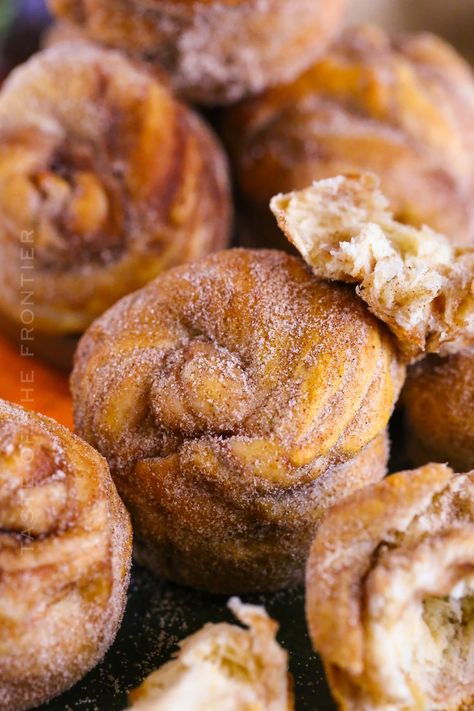 These Pumpkin Cruffins take your regular cinnamon-filled cruffin and add pumpkin pie filling to make the ultimate fall breakfast. Pumpkin Cruffins, Cruffin Recipe, Autumn Baking, Savory Pumpkin Recipes, Pumpkin Spice Recipe, Holiday Baking Recipes, Pumpkin Desserts, Pumpkin Waffles, Fall Breakfast