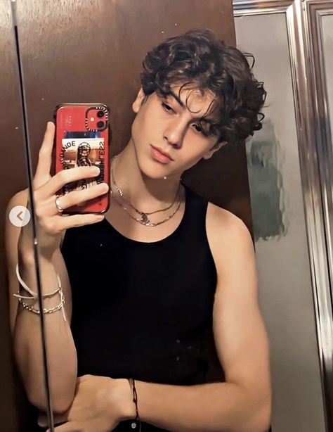 Guys Hair Curly, King Henry Tiktok Asian, Middle Part Curly Hair Men, Guy Haircuts Curly, Curly Middle Part Men, Curly Boy Hair, Middle Part Curly Hair, Medium Curly Hairstyles, Curly Hairstyles For Men