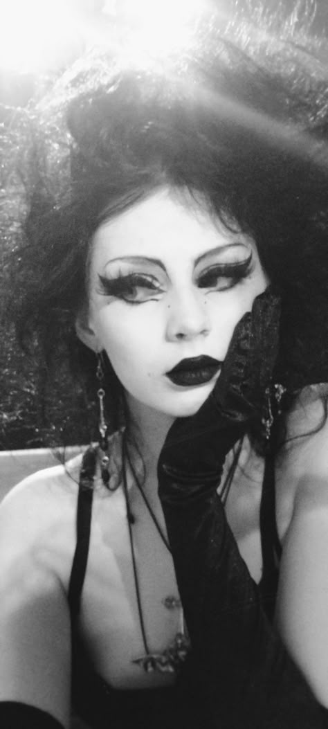 Trad Goth Prom, Classic Goth Makeup, Goth Makeup With Glasses, Trad Goth Eye Makeup, Goth Prom Makeup, Trad Goth Makeup 80s, Trad Goth Hair, 80s Goth Makeup, Casual Goth Makeup