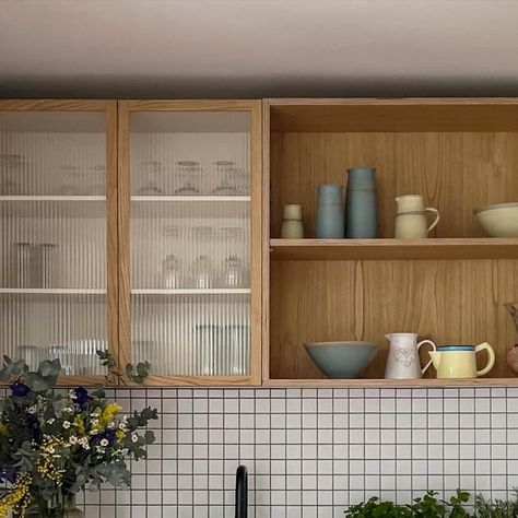 PLUCK Kitchens on Instagram: "Set in a 1950s cottage perched on the edge of a protected forest in Wiltshire, this compact PLUCK kitchen has some clever design details meaning it includes plenty of storage despite its small footprint, and importantly doesn’t feel overwhelmed by cupboards! Look closely and you’ll see one side of the room has slightly shallower lower cupboards, wall storage includes shelves and fluted glass cabinets, both a lighter alternative to solid doored cabinets. A Prep Table provides a handy central worktop spot, being able to see through the legs of this piece of furniture another trick for keeping the space feeling more open. ⁠
The palette is soft and natural – Brockwell Moss, Eccles and Sweet Chestnut wood...so soothing⁠" Closed Small Kitchen Design, Soft Kitchen Design, Shallow Kitchen Cabinet Wall, Pluck Kitchen, Glass Cupboards Kitchen, Mismatched Cabinets, Fluted Glass Kitchen, Frosted Glass Kitchen Cabinets, Fluted Glass Cabinet