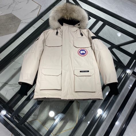 Canada Goose Expedition Parka, Warm Coats, Mens Parka, Jacket Parka, Down Parka, Warm Coat, Winter Coats Women, Jacket Design, Luxury Women