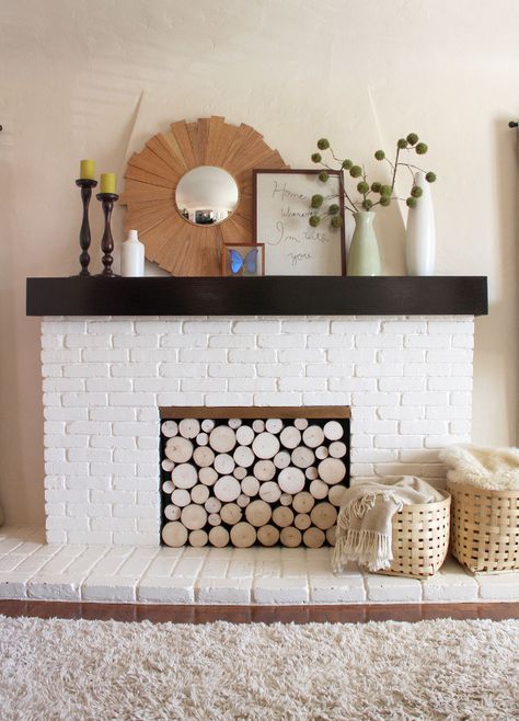 How To: Make a Faux Stacked Log Fireplace Facade.  Great idea for fireplaces that don't work or have been sealed off. Diy Fireplace Screen, Chimney Decor, Unused Fireplace, Fireplace Cover, Fireplace Facade, Old Fireplace, Farmhouse Fireplace, Real Estat, Fireplace Screen