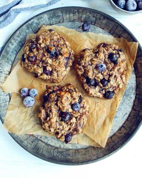 Banana Breakfast Cookies, Blueberry Oatmeal Cookies, Banana Breakfast Cookie, Granola Cookies, Oatmeal Breakfast Cookies, Breakfast Cookie Recipe, Blueberry Oat, Blueberry Cookies, Healthy Eating Breakfast