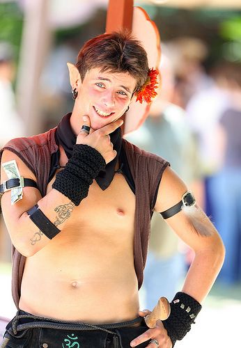 Handsome Young Elf 2012 Scarborough Renaissance Festival (SRF) Male Fairy, Male Elf, Elf Cosplay, Pixies Fairies, Elf Ears, Elf Costume, Fairies Elves, Fairy Costume, The Hobbit