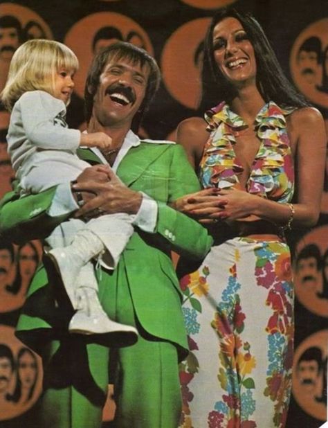 Sonny, Cher and Chastity (now Chaz) on The Sonny & Cher Show Sunny And Cher, 70s Costumes, Cherilyn Sarkisian, Sonny And Cher Show, Cher 70s, 70s Birthday, Cher Costume, Cher Show, Chaz Bono