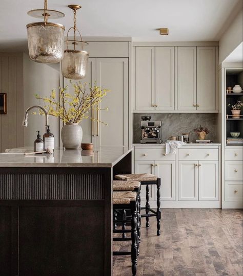 Off White Kitchen Cabinets, Taupe Kitchen, Off White Kitchens, Wood Kitchen Island, Style Deco, Kitchen Inspiration Design, White Kitchen Cabinets, Mid Century Modern House, White Cabinets