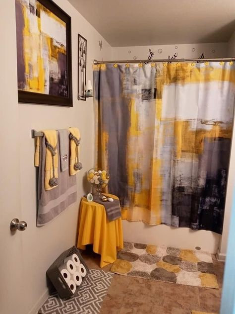 Bathroom Decor Inspiration, Yellow Bathroom Decor, Beautiful Bathroom Decor, Girl Apartment Decor, Bathroom Decor Themes, Apartment Decorating Living, Yellow Bathroom, Luxury Room Bedroom, First Apartment Decorating