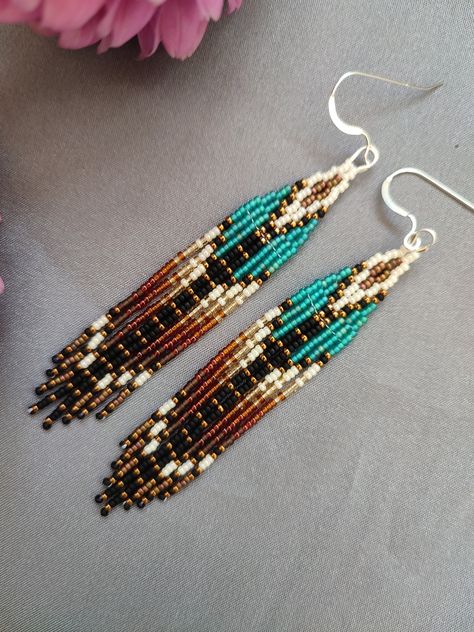 Turquoise Beaded Earrings Native American, Modern Seed Bead Earrings, Native Beading Patterns Design, Beaded Sunglasses Native Americans, Beaded Keychains Patterns, Native American Jewellery, Beaded Sunglasses, Turquoise Bead Earrings, Seed Bead Jewelry Patterns