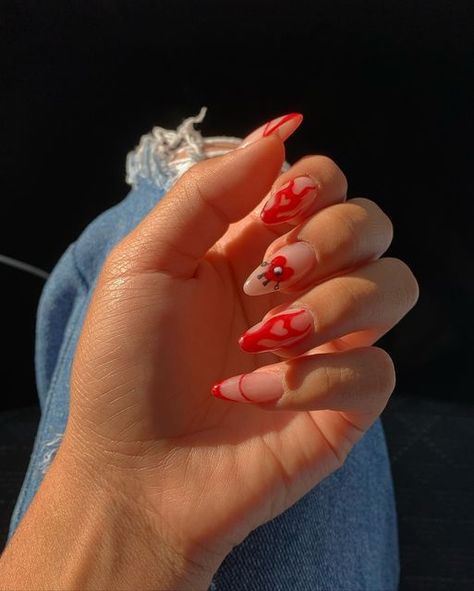 Bad Bunny Press On Nails, Bad Bunny Almond Nails, Bad Bunny Nails 2024, Bad Bunny Heart Nails, Bad Bunny Nails Nadie Sabe, Bad Bunny Tattoo, Bad Bunny Nails, Artist Nails, Classy Almond Nails