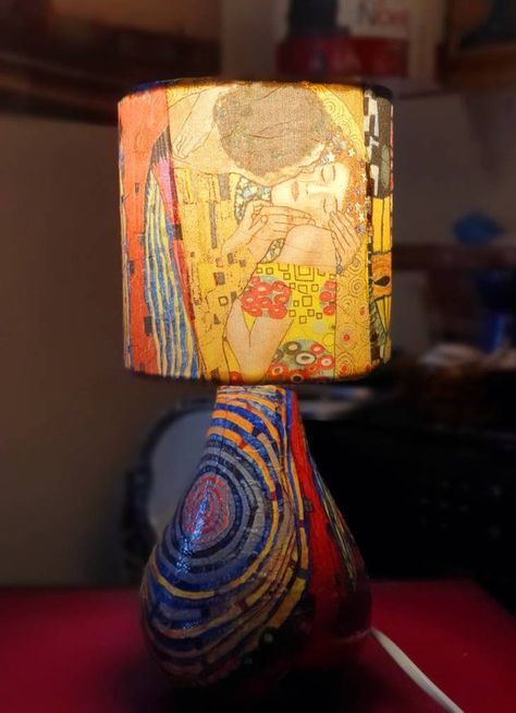 Klimt The Kiss, 광고 디자인, Abstract Collage, Livingstone, Small Table Lamp, Table Lamp Design, Dream Room Inspiration, The Kiss, Dream Apartment