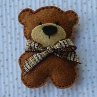 Sewing Bear, Teddy Bear Ornament, Bear Felt, Felt Crafts Patterns, Felt Crafts Christmas, Felt Crafts Diy, Felt Christmas Decorations, Felt Embroidery, Felt Patterns