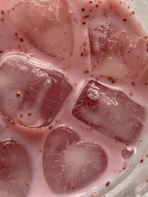 Ice Cube Aesthetic, Cube Aesthetic, Comidas Aesthetic, Aesthetic Smoothie, Smoothie Aesthetic, Heart Ice, Lifestyle Content Creator, Aesthetic Heart, Drink Aesthetic