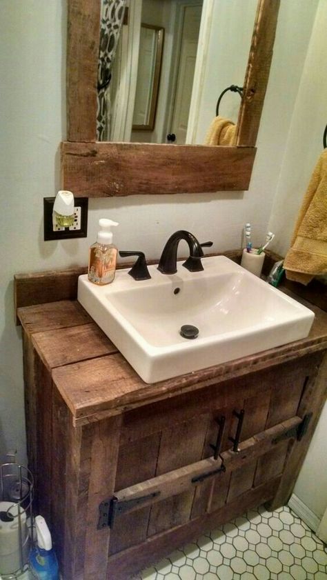 Barnwood Bathroom Vanity Diy, Pallet Wood Bathroom Vanity, Cabin Vanity Ideas, Homemade Bathroom Vanity Rustic, Handmade Vanity Ideas, Pallet Bathroom Vanity, Diy Rustic Bathroom Vanity, Barnwood Bathroom Vanity, Barnwood Bathroom