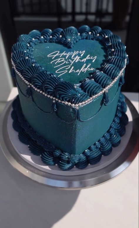 Teal Heart Cake, Heart Cake Aquarius, Aquarius Heart Cake, Blue Birthday Cake Aesthetic, Dark Blue Cake, Blue Heart Cake, Blue Vintage Cake, Glittery Cake, Royal Blue Cake