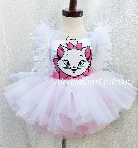 Sort Marie Aristocats Birthday Party, Marie Cat Birthday Party, Aristocats Birthday, Marie Disney, Toddler Halloween Outfits, Female Cat, Lavender Butterfly, Birthday 5, Cute Disney Outfits