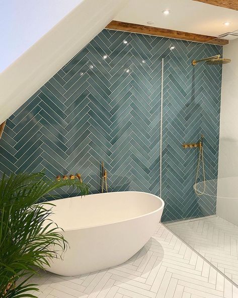 20 Beautiful Bathroom Tile Design Ideas (Walls & Flooring) Dekorere Bad, House Updates, Bathroom Redesign, Tile Trends, Bathroom Design Decor, Instagram B, Tub Shower, Bathroom Inspiration Decor, Bathroom Renos