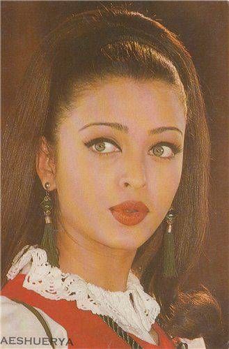 Aswariya Rai, 90s Bollywood Fashion, Aishwarya Rai Pictures, ऐश्वर्या राय, Beauty Goddess, Bollywood Designer Sarees, Retro Bollywood, Aishwarya Rai Bachchan, Vintage Bollywood