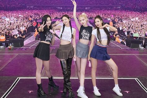 YG Entertainment Briefly Responds To Reports Regarding BLACKPINK Members’ Contract Renewal K Pop Outfits, Concert Oufit, Concert Blackpink, Blackpink Outfit, Allegiant Stadium, Pop Outfits, 21 September, Pink Tour, Jennie Jisoo