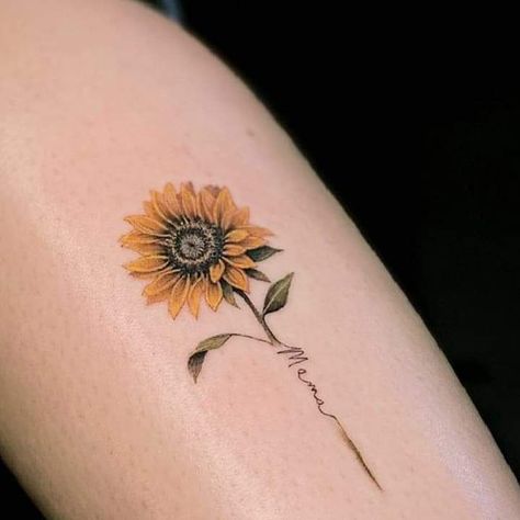 Sunflower Tattoo Shoulder, Small Sunflower, Muster Tattoos, Mother Tattoos, Sunflower Tattoos, Tatuaje A Color, Mother Daughter Tattoos, Classy Tattoos, The Beauty Of Nature