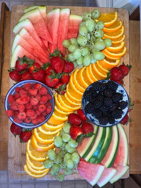 Fruit And Pastry Platter, Mother's Day Fruit Platter, Fruit Tray Aesthetic, Breakfast Fruit Charcuterie Board, Rectangle Fruit Platter, Fruit Charcuterie, Fruit Platter Ideas Party, Fruit Board, Fruit Platters