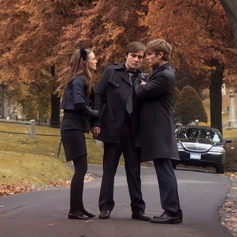 Gossip Girl Autumn, Gossip Girl Fall, Chuck And Nate, Vision Board Lifestyle, Nate Gossip, Halloween Scenery, Daisy Randone, Nate Gossip Girl, September Vibes