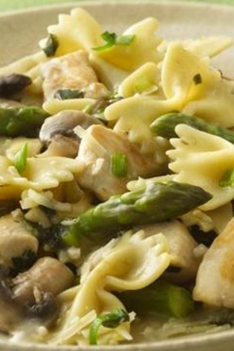 Bowties with Chicken and Asparagus Recipes With Asparagus Dinners, Asparagus And Chicken Recipes, Chicken And Asparagus Recipes, Chicken Asparagus Recipe, Chicken And Asparagus Pasta, Roasted Asparagus And Potatoes, Chicken Bowtie Pasta, Chicken Asparagus Pasta, Italian Sausage Recipes Pasta