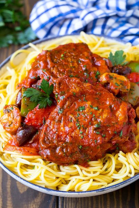 Slow Cooker Chicken Cacciatore Recipe | Italian Chicken #chicken #crockpot #slowcooker #dinner #italianfood #peppers #dinneratthezoo Chicken Cacciatore Slow Cooker, Crockpot Chicken Cacciatore, Slow Cooker Chicken Cacciatore, Easy Italian Dinner, Amish Style, Cacciatore Recipes, Chicken Cacciatore Recipe, Chicken Noodles, Chicken Cacciatore