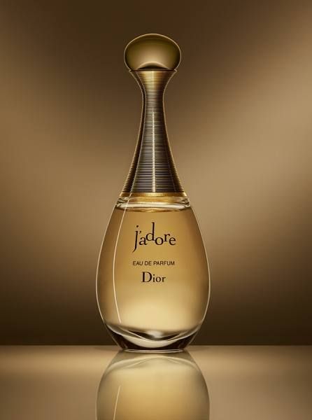 Christian Dior Jadore, J Adore Dior, Dior Jadore, Perfume Bottle Design, Perfume Photography, Perfume Ad, Dior Perfume, Fragrance Cologne, Beautiful Perfume Bottle