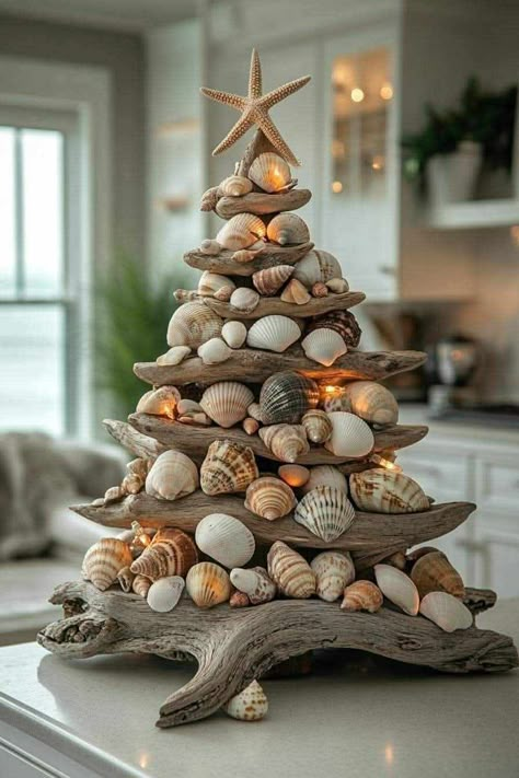 Shell Decor Ideas, Florida Crafts, Beach Christmas Tree, Beach Christmas Trees, Diy Beach Decor, Beach Craft, Coastal Crafts, Bohemian Christmas, House Craft