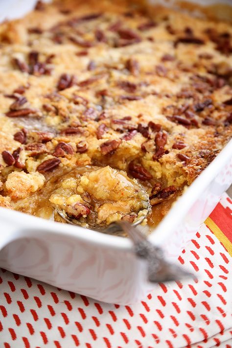 Apple Scrunch (Apple Dump Cake) Apple Scrunch, Stuffing With Bacon, Apple Dump Cake Recipe, Apple Dump Cake, Dump Recipes, Cake Apple, Cornbread Stuffing, Fall Cake, Canned Apple Pie Filling