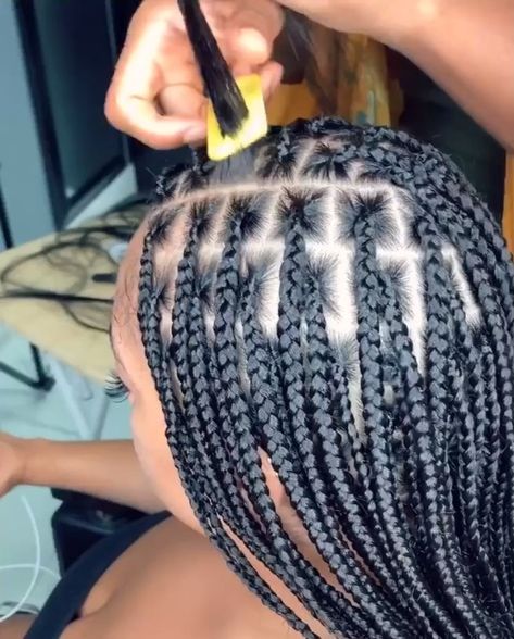 Pɪɴ-ᴀᴀʀʏ's ɪᴅᴇᴀs💡📌 [Video] | Braids for black hair, Box braids styling, Natural hair styles Black Extensions, Small Box Braids Hairstyles, African American Braided Hairstyles, Plait Styles, Small Box Braids, Brazilian Hair Bundles, Lisa Rinna, Frontal Hairstyles, Box Braids Styling