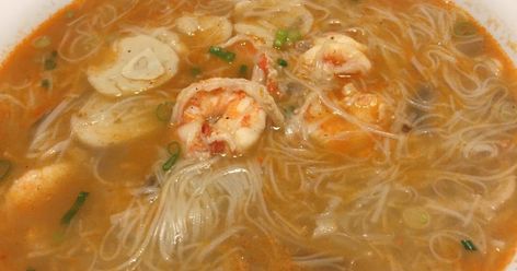 Seafood Miswa or Misua is a Filipino favorite soup that is easy to make and very simple. You can make this using chicken or pork or even ... Miswa Soup Filipino Food, Misua Recipe, Meatballs Recipe Easy, Filipino Soup Recipes, Filipino Soup, Food Filipino, Easy Filipino Recipes, Tofu Chicken, Filipino Recipe