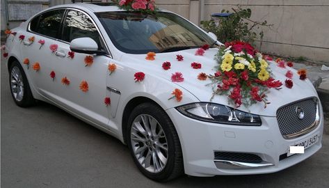 Are you thinking of decorating a limousine for your wedding? here is the perfect guide for you  #wedding #cars #limo #decoration #limousine #decor #company #specialday Wedding Car Deco, Cars Jaguar, Bridal Car, Wedding Car Hire, Wedding Car Decorations, Car Deco, Wedding Cars, Flower Car, Valentine Photography