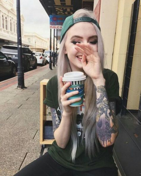 Skater Girl Outfits Grunge, Grunge Tattoo, Goth Outfit, Skater Girl Outfits, Estilo Rock, Tattoed Girls, Tattoo Girls, Inked Babes, Hot Tattoos