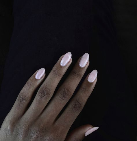 Coquette nails nails inspo chrome nails pink nails pink glitter nails pink chrome nails it girl nails clean girl nails classy nails simple nails Short Pearl Nails, Nails Inspo Chrome, It Girl Nails, Chrome Nails Pink, Glitter Nails Pink, Nails Pink Chrome, Nails Pink Glitter, Nails Clean Girl, Clean Girl Nails