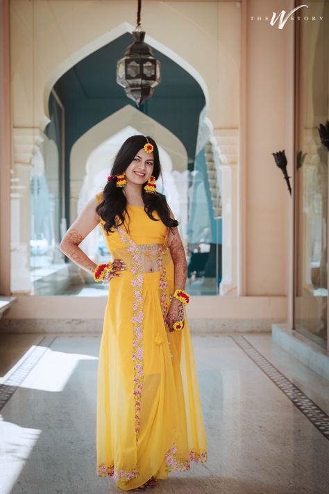 Yellow Dress For Haldi Function Pakistani, Haldi Ceremony Outfit For Sister Yellow, Haldi Function Dress For Sister, Haldi Dress For Bride Sister, Yellow Dress For Haldi, Haldi Ceremony Outfit For Sister, Haldi Bridal Outfit, Dress For Haldi, Dresses For Haldi Ceremony