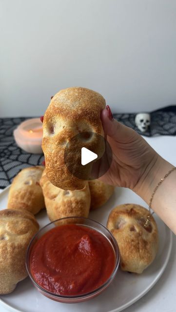 Recipes on Instagram: "Create the ultimate spooky snack with these Pizza Skulls 💀 Grab the skull baking mold through the link in our bio.

@purewowrecipes and @moms_purewow may earn commission through links on our socials.

#pizzaskulls #pizza #cheese #halloween #halloweenrecipes #pizzarecipes" Skull Head Pizza Recipe, Pizza Skulls Recipe, Halloween Pizza Skulls, Pizza Skulls, Spooky Pizza, Skull Pizza, Halloween Pizza, Pizza Cheese, Spooky Snacks