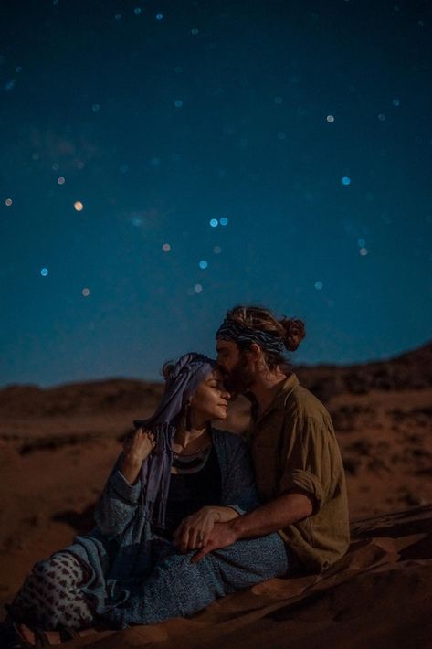 20 couple poses and photography ideas to capture genuinely romantic portraits – Learn List Of Compliments, Forehead Kisses, Night Couple, Sleeping Under The Stars, Victor Hugo, Love Photos, Under The Stars, Man In Love, Travel Couple