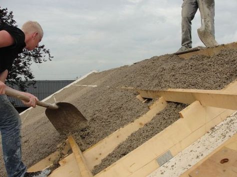 Zero Energy House, Eco Construction, Straw Bale House, Eco Buildings, Sustainable Building Materials, Earth Sheltered, Straw Bale, Rammed Earth, Cob House