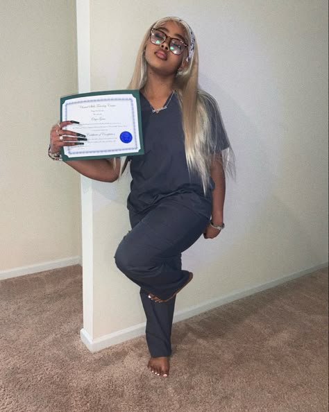 Black Nurses With Tattoos, Nursing Student Black Women, Nurse Aesthetic Lvn, Black Cosmetologist Aesthetic, Rich Nurse Gang, Nursing Black Women, Black Nurses Goals, Nurse Black Women, Black Nurse Aesthetic