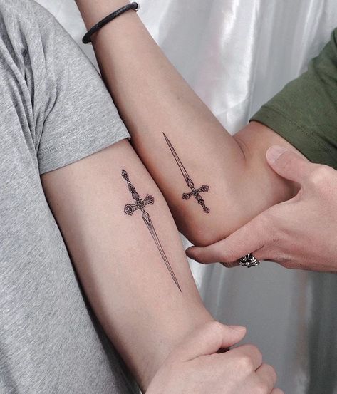 Matching Friend Tattoos, Tattoo Design Tattoo, Tatoo Inspiration, Matching Couple Tattoos, Airbrush App, Dagger Tattoo, Matching Tattoo, 1 Tattoo, Time Tattoos