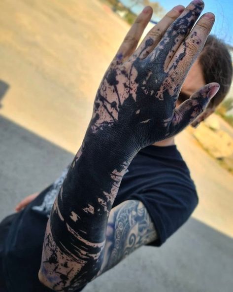 Back Of Hand Tattoos, Blast Over Tattoo, Black Sleeve Tattoo, Black Tattoo Cover Up, Black Art Tattoo, Abstract Tattoo Designs, Blackout Tattoo, Biomechanical Tattoo, Tattoo Desings