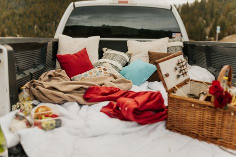 Truck bed picnic Truck Bed Date Romantic, Pickup Truck Picnic, Pickup Truck Date Ideas, Truck Bed Proposal, Picnic In Truck Bed, Truck Bed Camping Romantic Date Ideas, Truck Bed Date Ideas, Truck Picnic Date, Pickup Truck Date