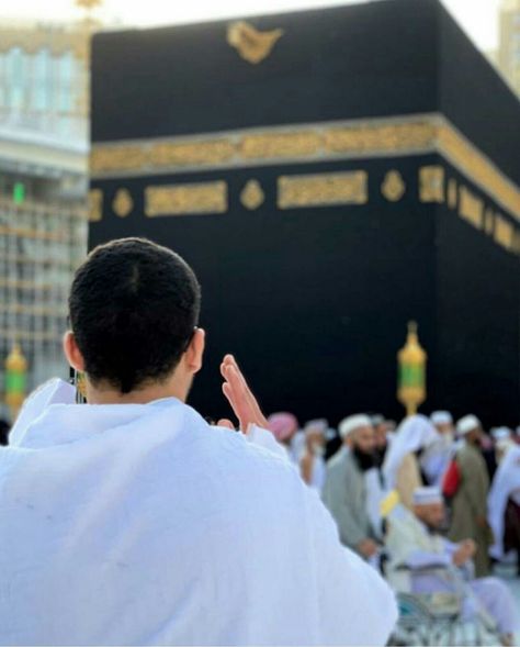 Khana Kaba Dp, Khana Kaba, Man Praying, Mecca Kaaba, Islamic Wallpaper Hd, Galaxy Pictures, Cute Muslim Couples, Instagram Prints, Cool Instagram Pictures