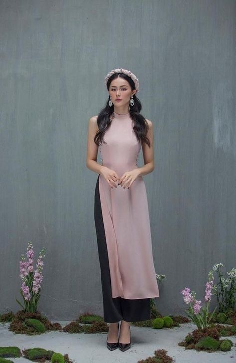 Beautiful modern Ao Dai vietnam. aodai cach tan . long dress , dress , modern vietnamese Aodai, ao d Viet Culture, Au Dai, Tan Long Dress, Modern Ao Dai, Vietnamese Clothing, Vietnam Dress, Ao Dai Vietnam, Vietnamese Traditional Dress, Vietnamese Dress